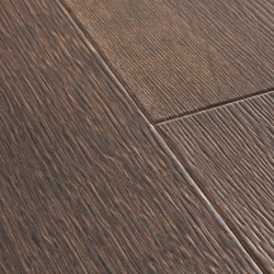 SUELO LAMINADO QUICK STEP MAJESTIC ROBLE DESIERTO MARRÓN OSCURO CEPILLADO | KIONER